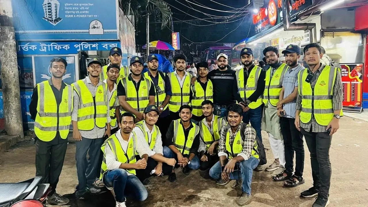তহবিল সংকটে চট্টগ্রামে শিক্ষার্থীদের ট্রাফিক ডিউটি স্থগিত