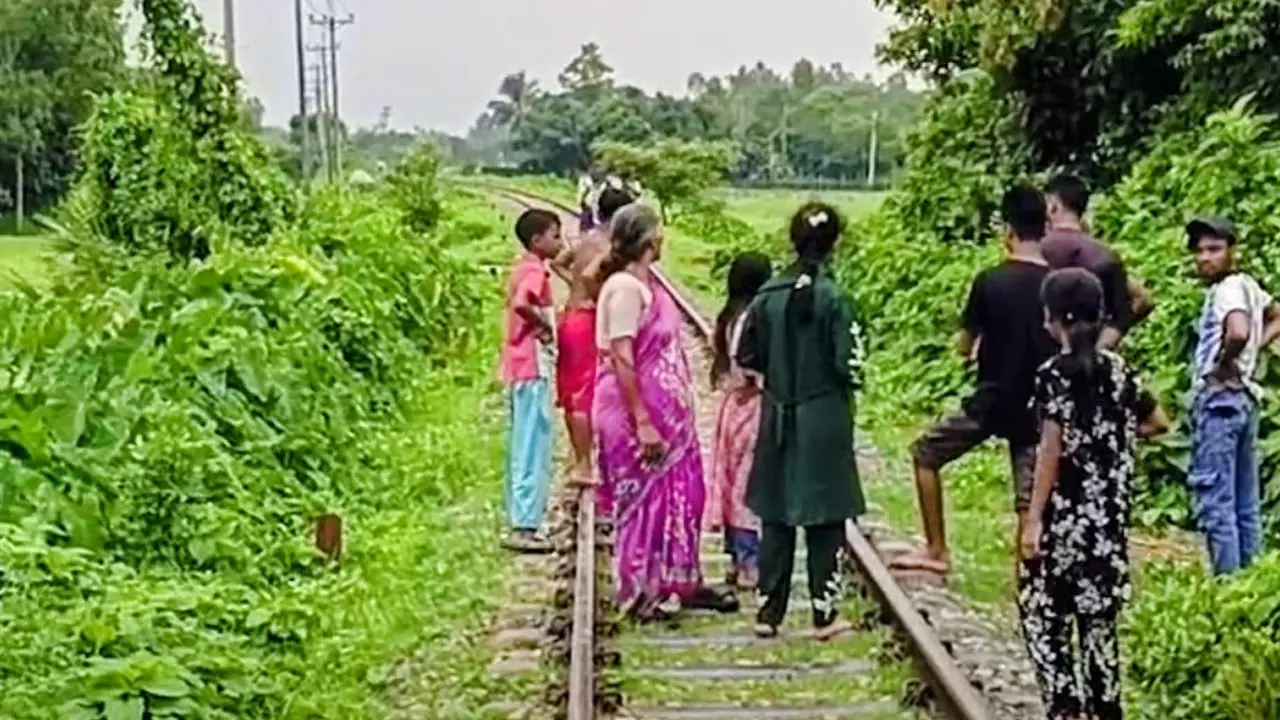 কুলিয়ারচরে ট্রেনে কাটা পড়ে প্রতিবন্ধী যুবকের মৃত্যু