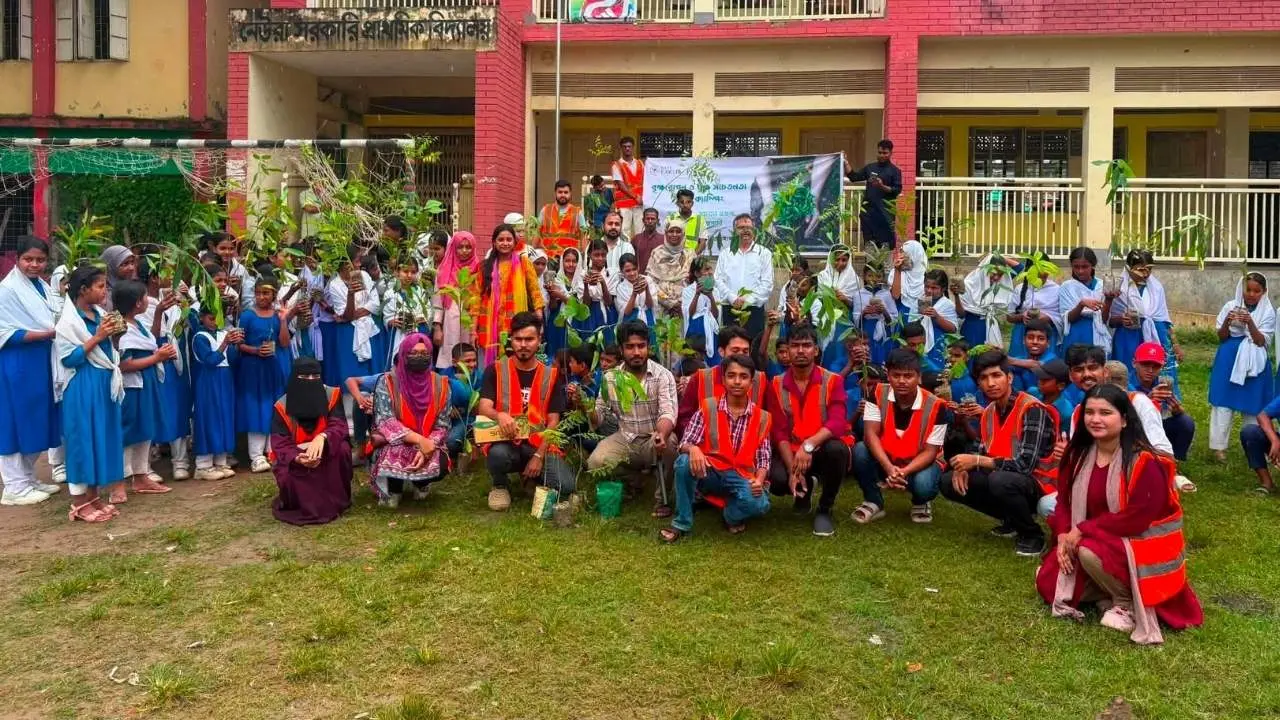 কুমিল্লায় সেইভ আর্থের বৃক্ষরোপণ ও পরিবেশ সচেতনতা কর্মসূচি