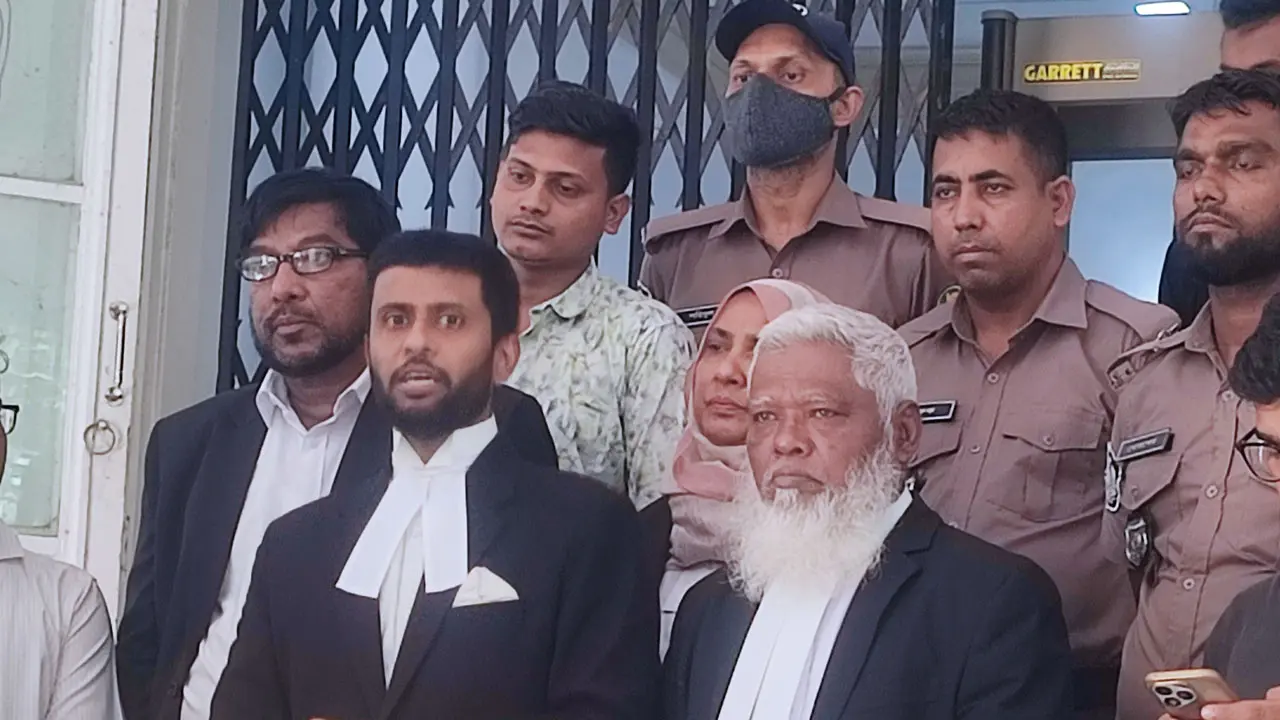কাউকেই বিশ্বাস করতেন না শেখ হাসিনা