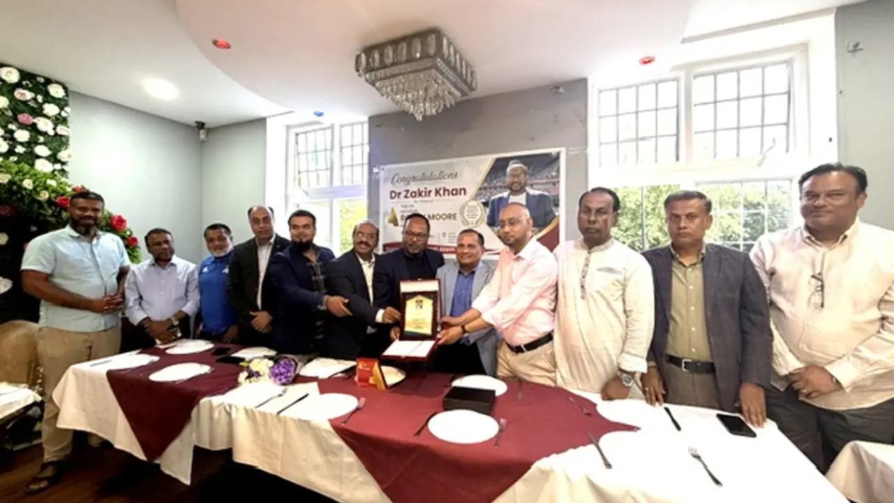 ববি মুর অ্যাওয়ার্ডে সম্মানিত ড. জাকির খানকে লন্ডনে সংবর্ধনা