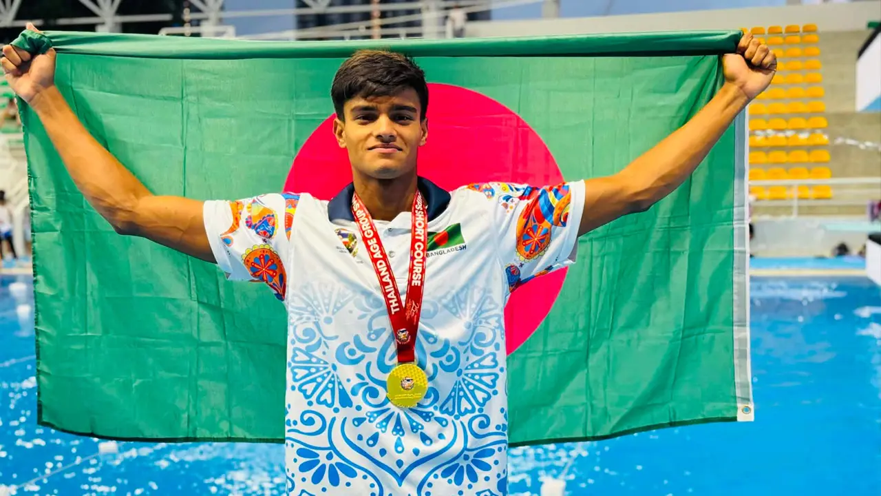 থাইল্যান্ডে সোনা জিতলেন সাঁতারু রাফি