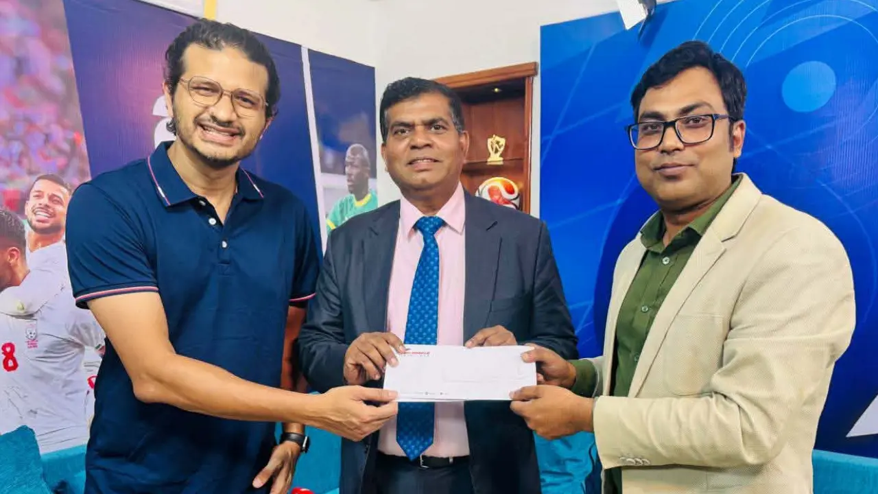 ইউএস-বাংলা ও ঢাকা ফ্ল্যাশ-এর ‘বিশ্বকাপ কুইজ’ বিজয়ীরা পেলেন বিমান টিকিট