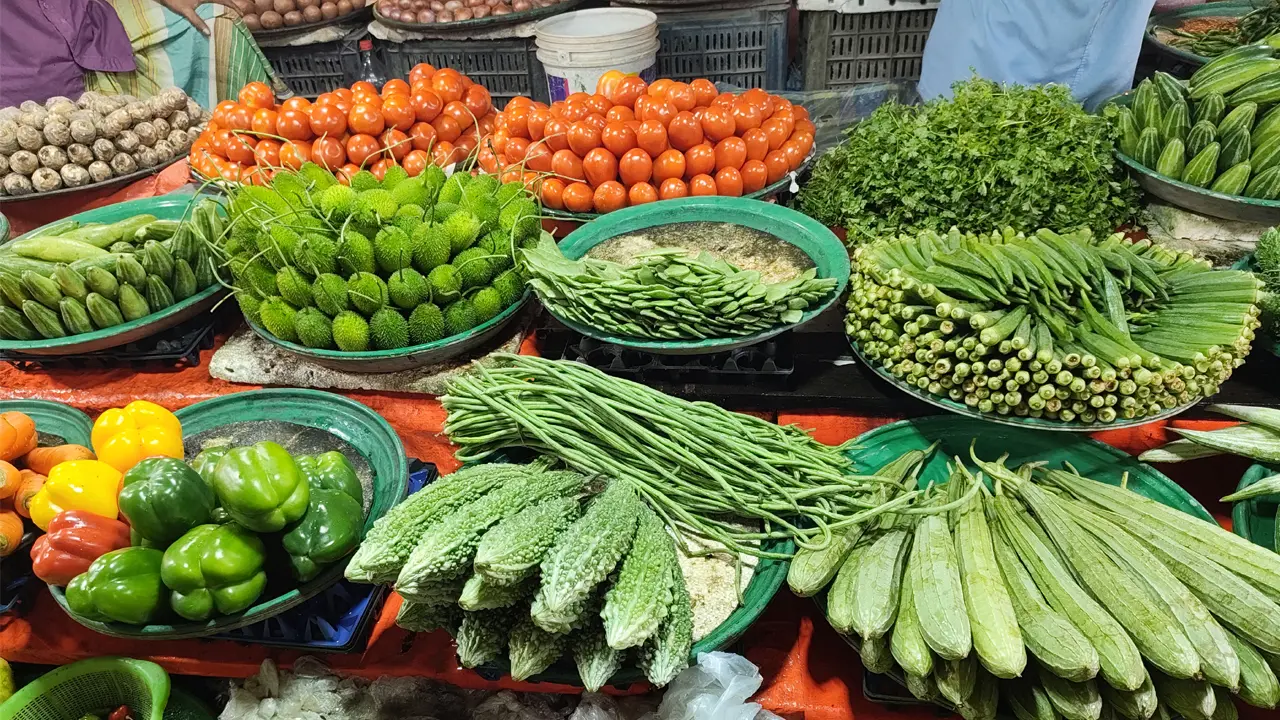 সবজির চড়া দামে অস্বস্তিতে ক্রেতারা