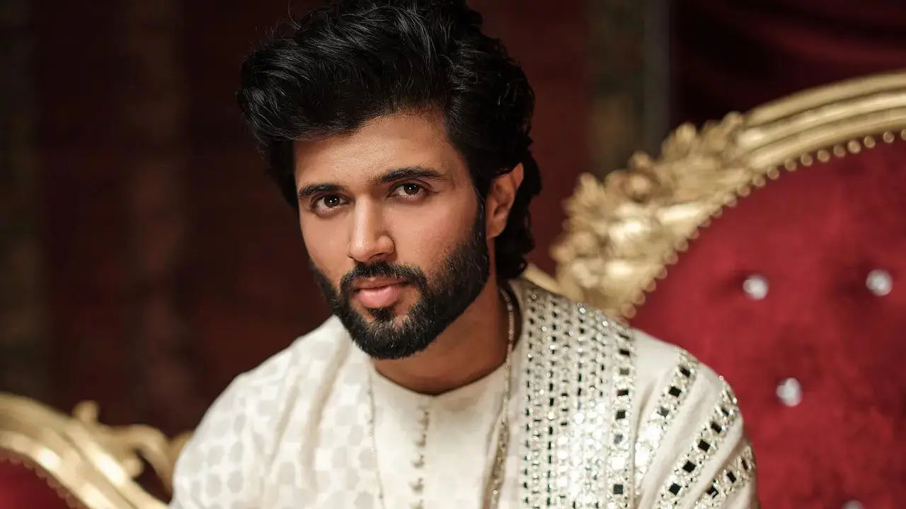 মন ভেঙেছে, প্রেমেও পড়েছি : বিজয়