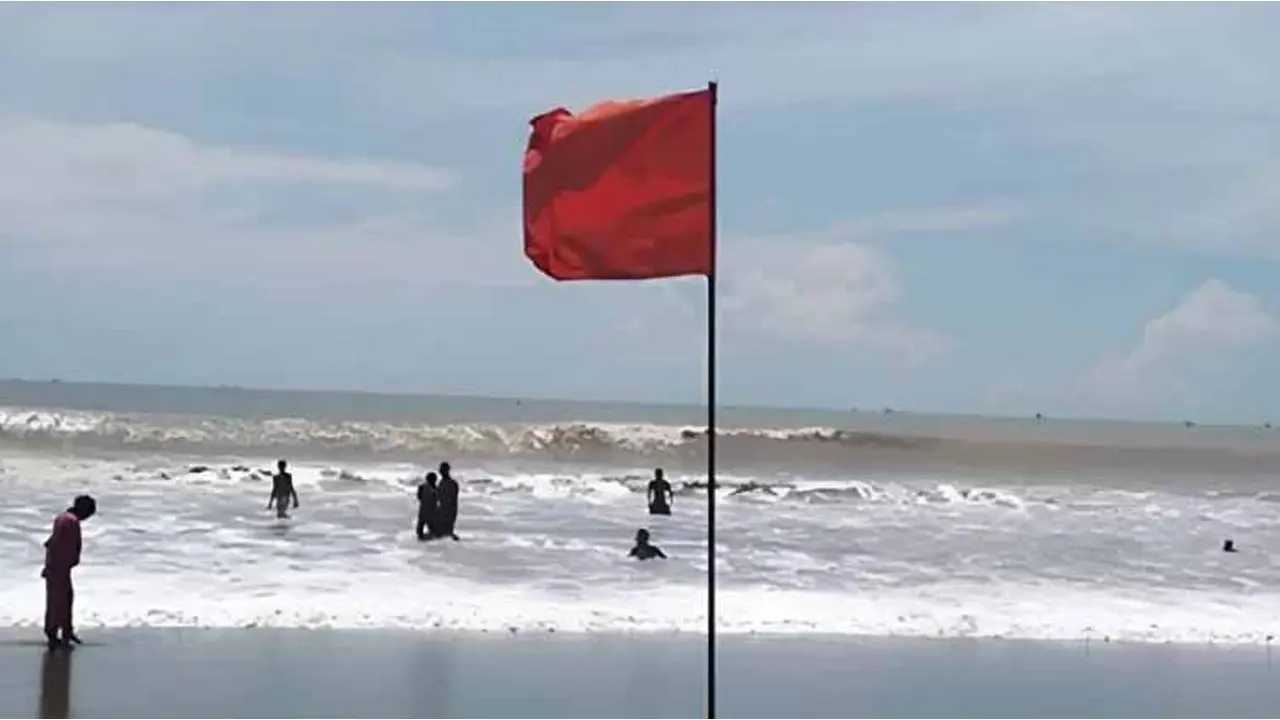 বঙ্গোপসাগরে লঘুচাপ : চার সমুদ্রবন্দর ও সাত অঞ্চলে সতর্ক সংকেত