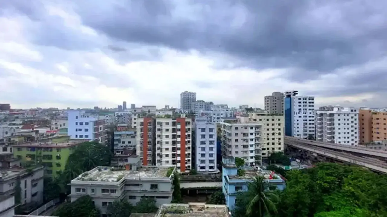 ঢাকায় হালকা বৃষ্টির সম্ভাবনা, কমছে না গরম