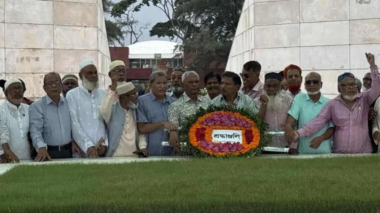 জিয়াউর রহমান ও খালেদা জিয়ার সমাধিতে মুক্তিযোদ্ধা দলের শ্রদ্ধা