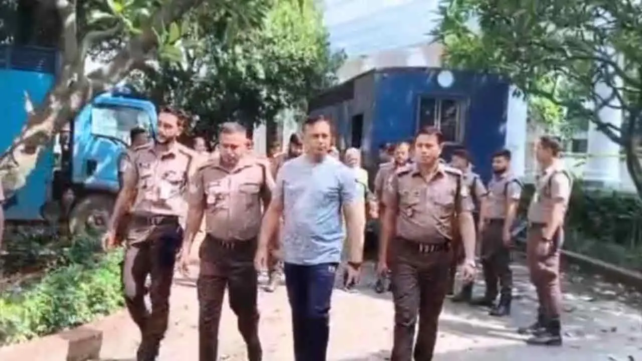 জিয়াউল আহসানকে গ্রেপ্তার দেখালেন ট্রাইব্যুনাল, প্রতিবেদন ২৭ অক্টোবর