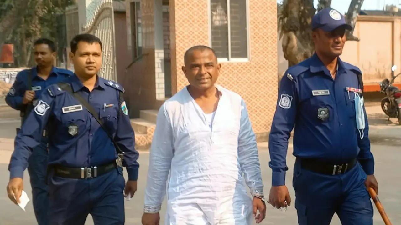 বগুড়ায় আ.লীগ নেতাকে আটক করে পুলিশে সোপর্দ