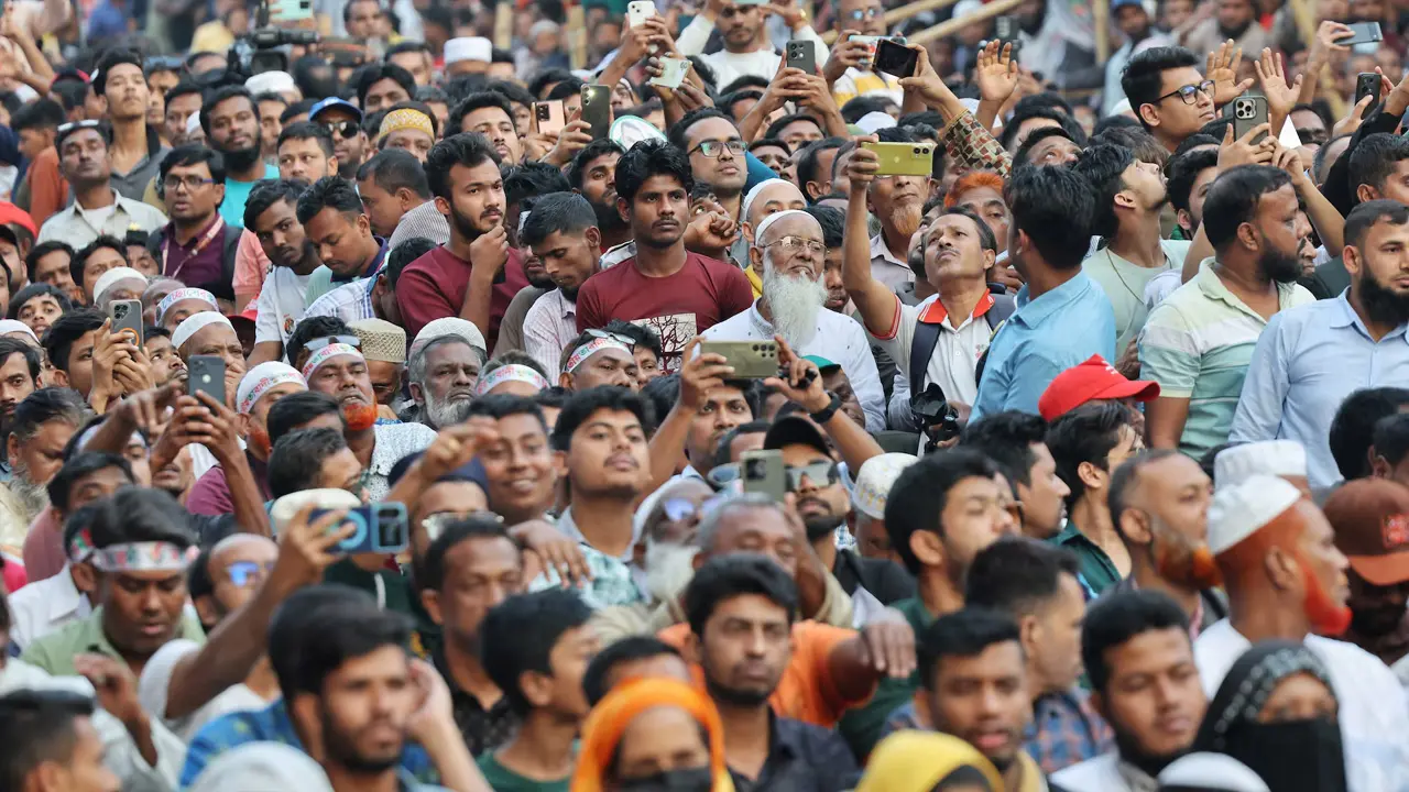 চাকরি, সুশাসন আর কথা বলার স্বাধীনতা চায় বাংলাদেশের জেন-জি