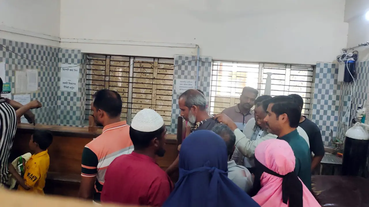 বঙ্গোপসাগরে মাছ শিকারে গিয়ে ২ জেলে গুলিবিদ্ধ
