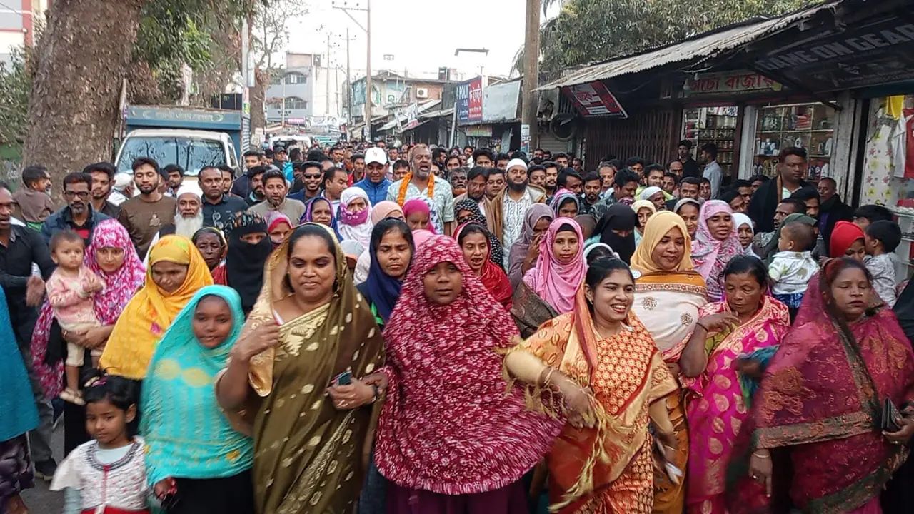 মন্ত্রিত্বের দাবিতে বরিশালে মিছিল