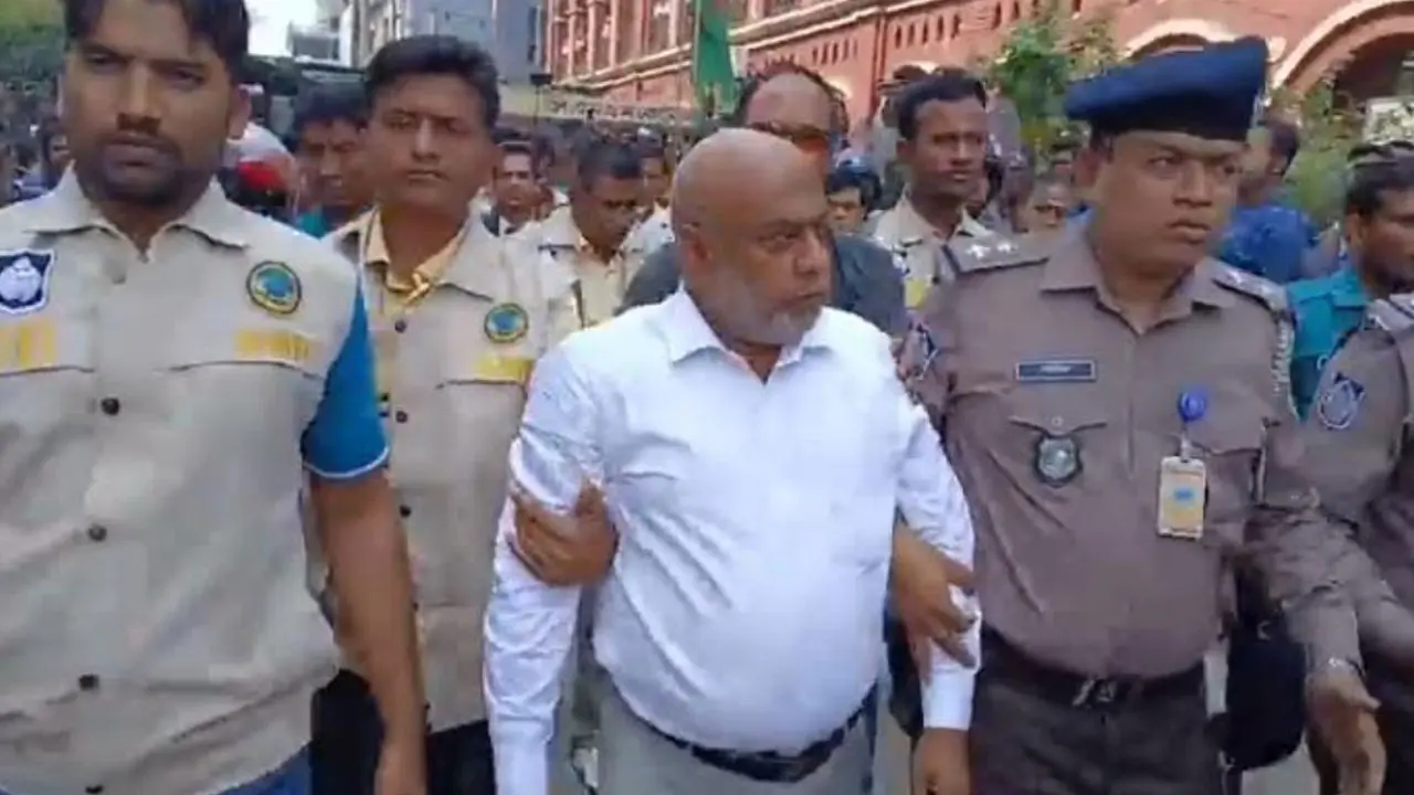 বরিশালে এজলাসে হট্টগোলের ঘটনায় আইনজীবী সমিতির সভাপতি গ্রেপ্তার