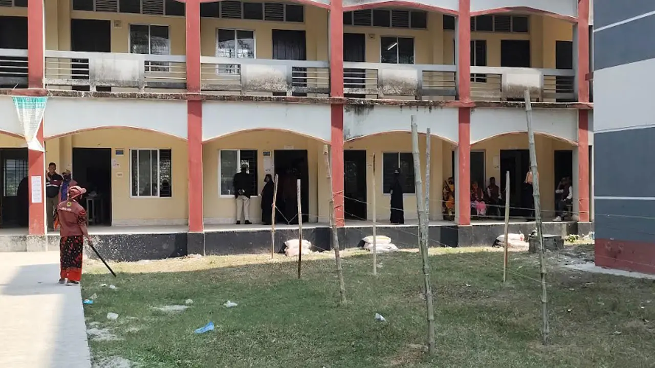ভোলায় ভোটকেন্দ্রের মাঠে ককটেল বিস্ফোরণ, জামায়াত কর্মী আটক