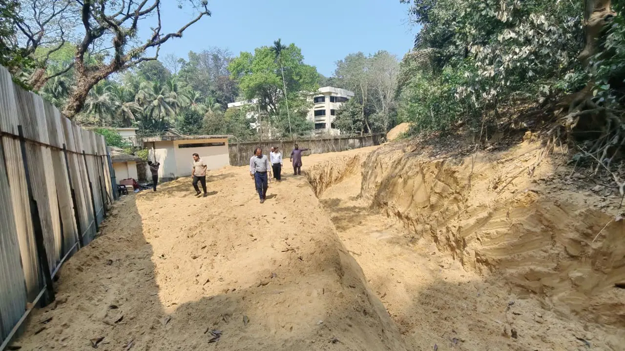 পাহাড় কাটার দায়ে বিপিসিকে সাড়ে ৯ লাখ টাকা জরিমানা