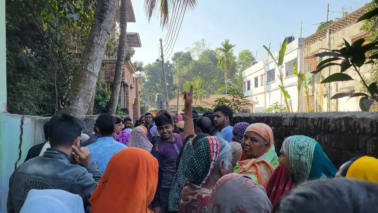ডাব পাড়তে গিয়ে গাছ থেকে পড়ে যুবকের মৃত্যু