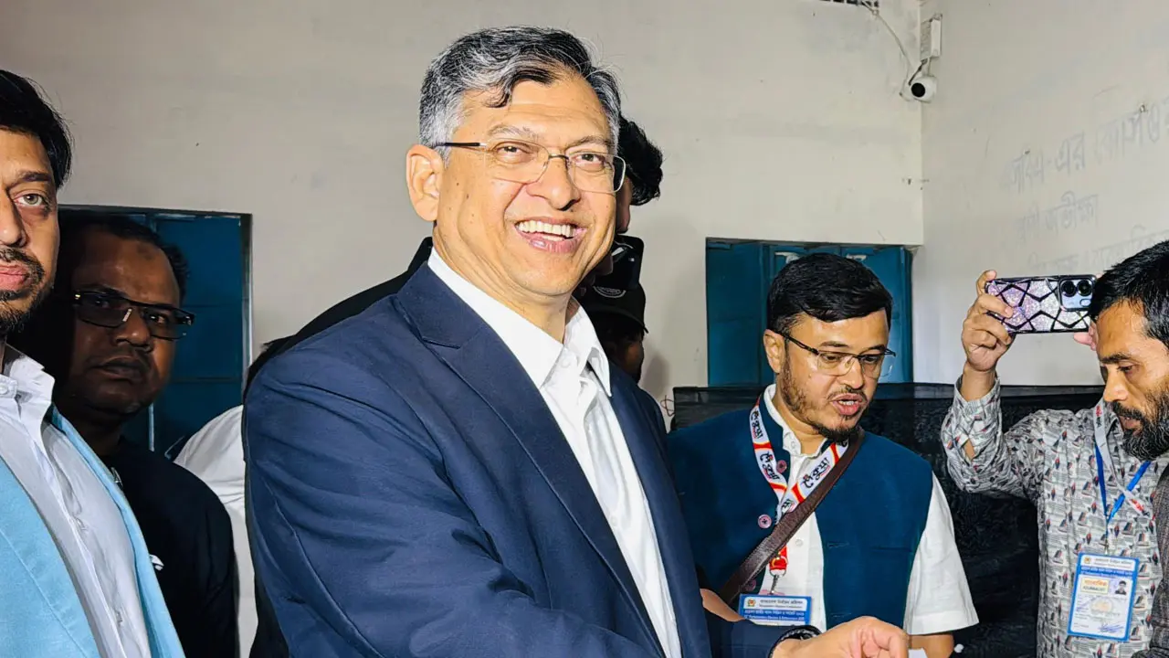 বড় ব্যবধানে জয়ের পথে সালাহউদ্দিন আহমদ