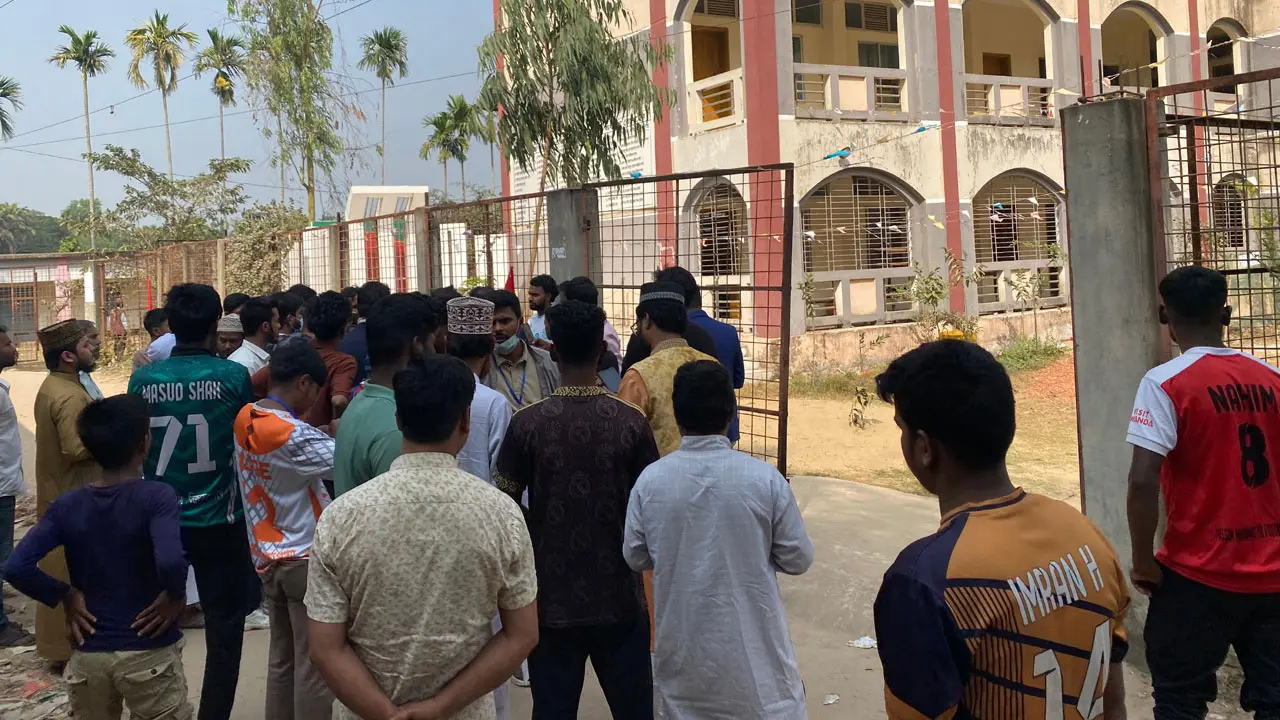 চট্টগ্রামে দুই প্রার্থীর সমর্থকদের মধ্যে ধাওয়া–পাল্টা ধাওয়া, আহত ৬