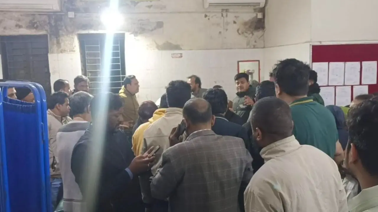 পিরোজপুরে উপজেলা বিএনপির আহ্বায়কসহ ২ জনকে কুপিয়ে জখম