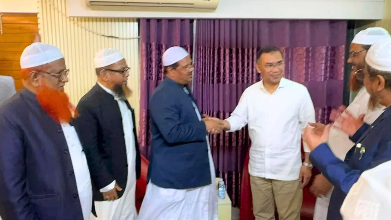 জুলাই গণঅভ্যুত্থানের পর একাকার হয়ে দেশ গঠনে পীর চরমোনাইয়ের গুরুত্বারোপ