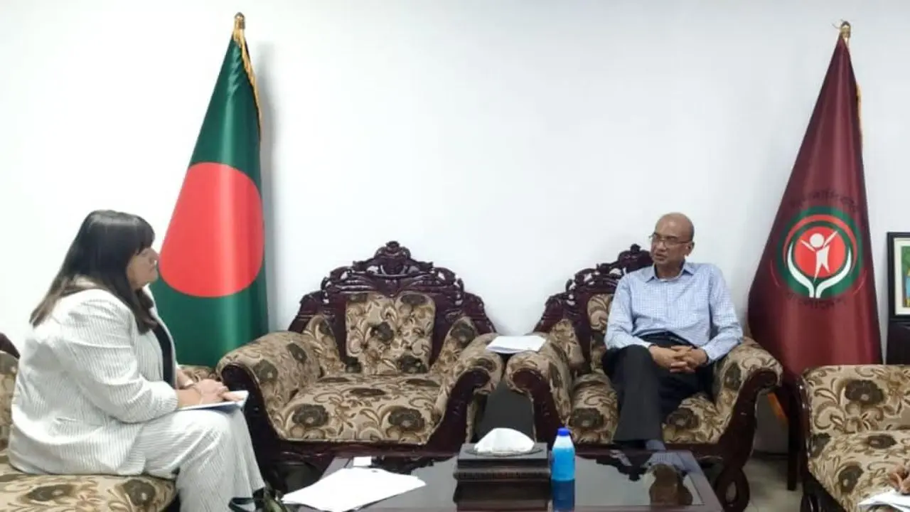 বিচারপতি মইনুল ইসলামের সঙ্গে ইইউর মানবাধিকার বিশ্লেষকের সাক্ষাৎ