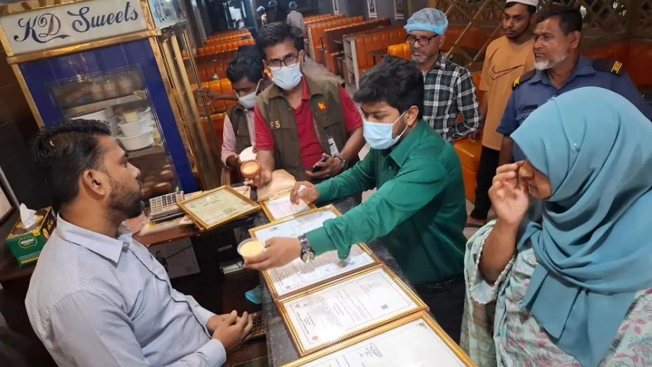 অস্বাস্থ্যকর পরিবেশে খাবার তৈরি, চট্টগ্রামে কাচ্চি ডাইনকে জরিমানা