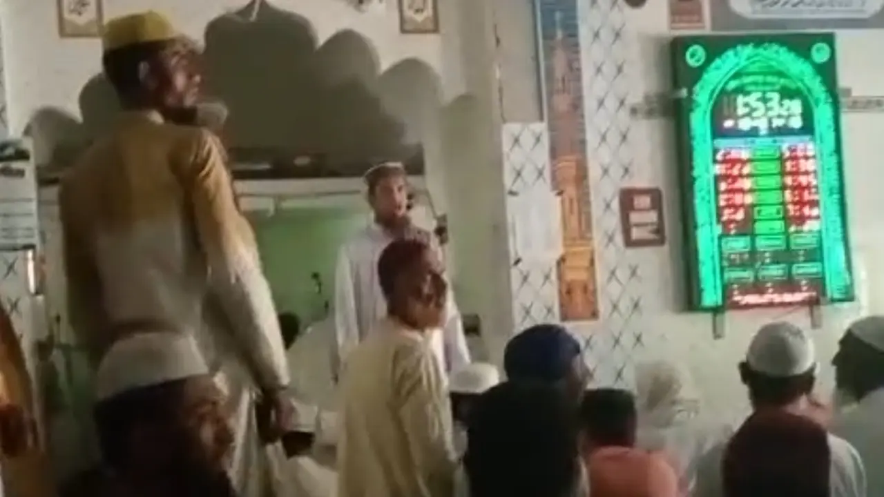 সাতক্ষীরায় ভূমিকম্প, আতঙ্কে ঘর ও মসজিদ ছেড়ে রাস্তায় মানুষ