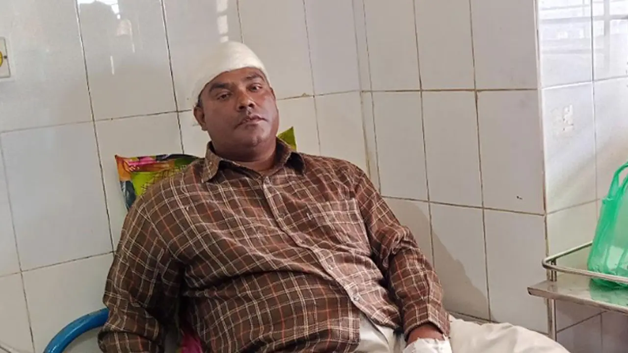 চাঁদা না পেয়ে বাস কাউন্টারের ম্যানেজারের মাথা ফাটানোর অভিযোগ