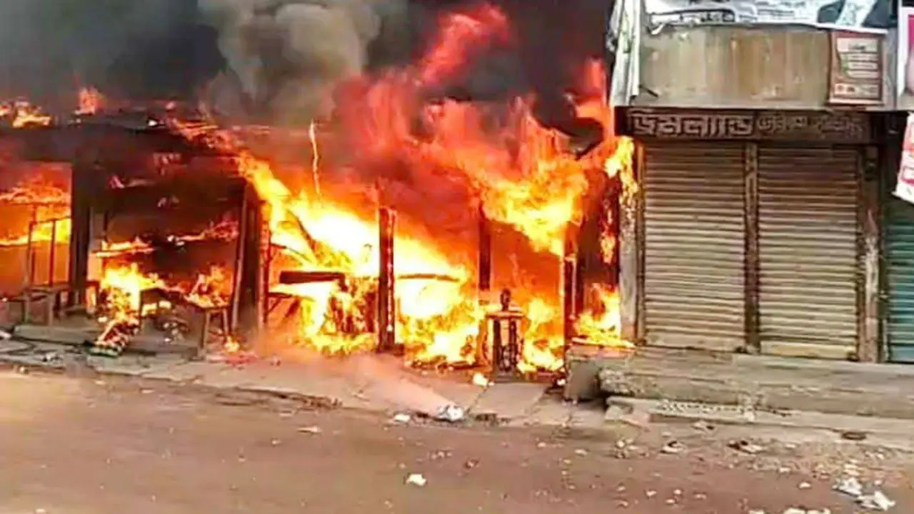 ময়মনসিংহে বড় অগ্নিকান্ডে ১০ দোকান পুড়ে ছাই