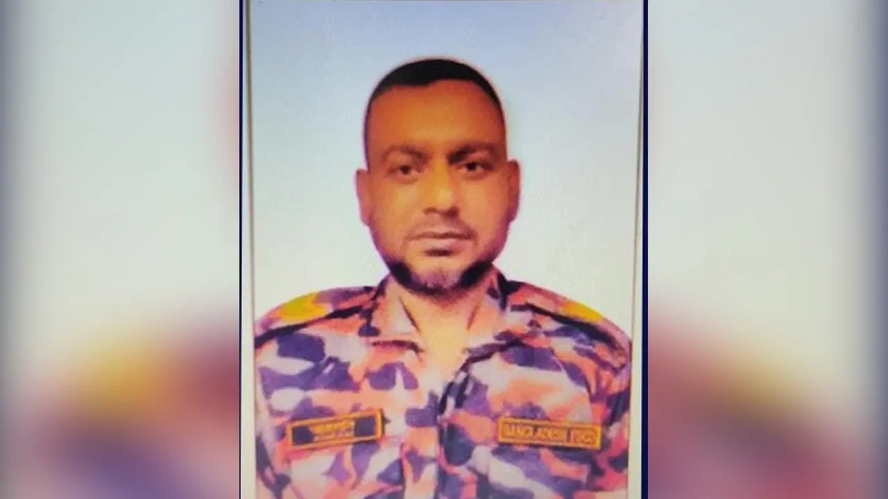 বগুড়ায় উদ্ধারকাজে গিয়ে প্রাণ হারালেন ফায়ার ফাইটার