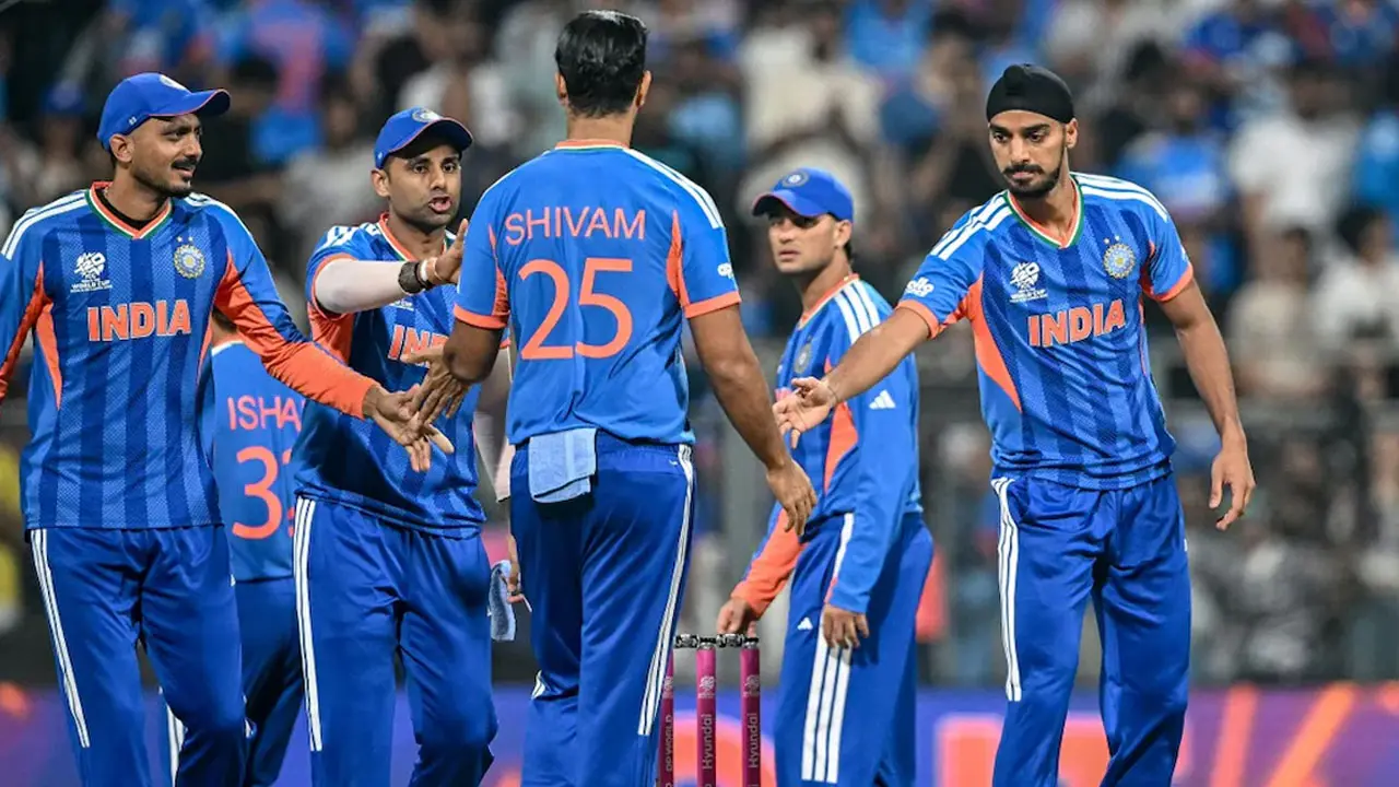 ছন্দে থাকা ভারতের পেসারকে বাদ দিতে বললেন গাভাস্কার