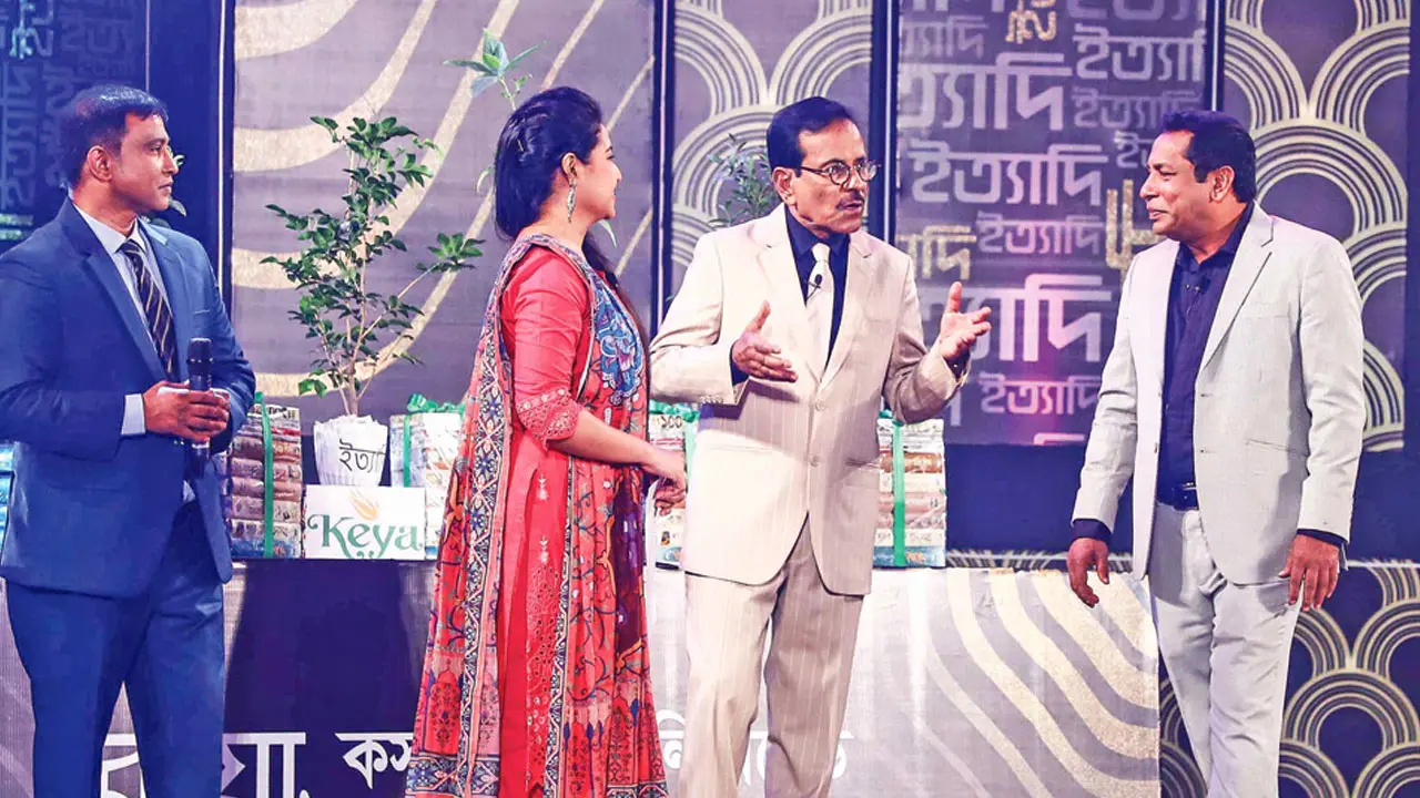 ইত্যাদির মঞ্চে দর্শকের সঙ্গে অভিনয়ে মোশাররফ করিম