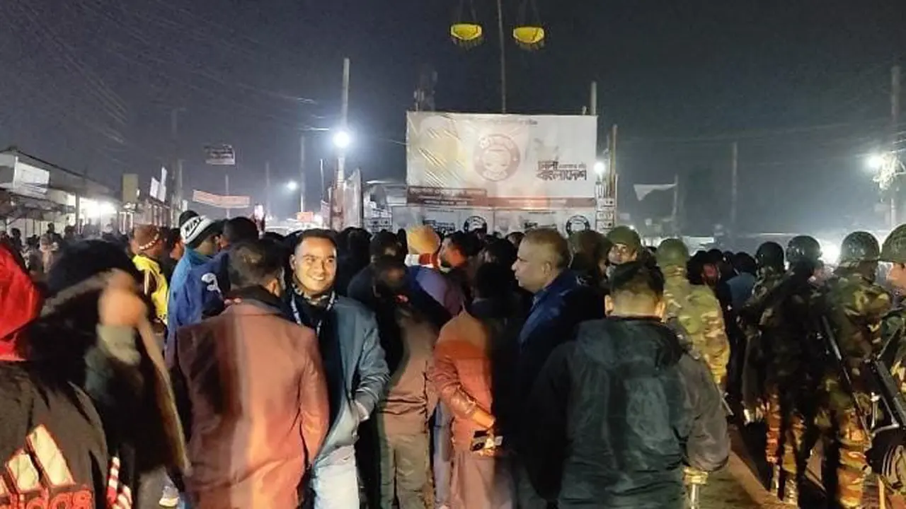 বিলবোর্ড লাগানো নিয়ে জামায়াত ও বিএনপির উত্তেজনা, পুলিশ মোতায়েন