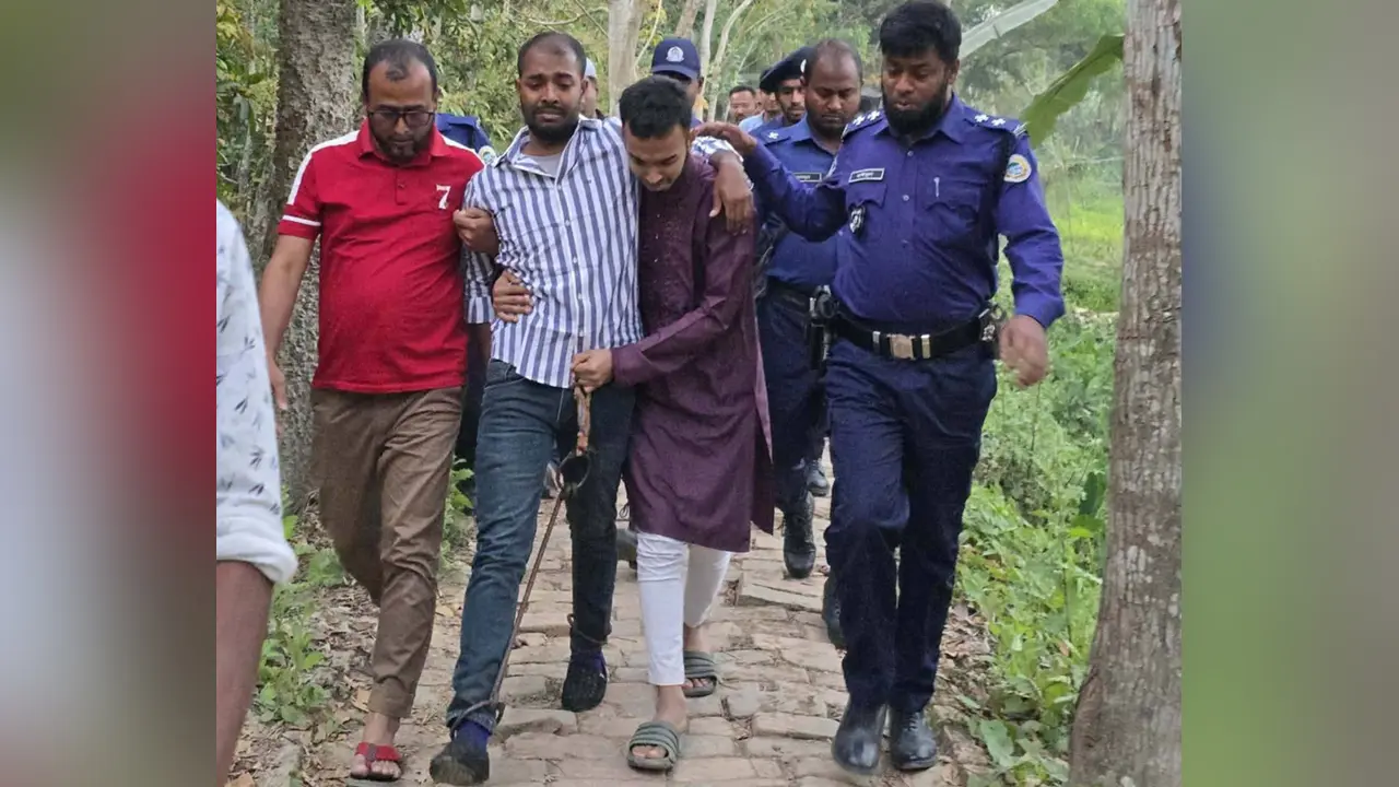 প্যারোলে মুক্তি নিয়ে বাবার জানাজায় ছাত্রলীগ নেতা