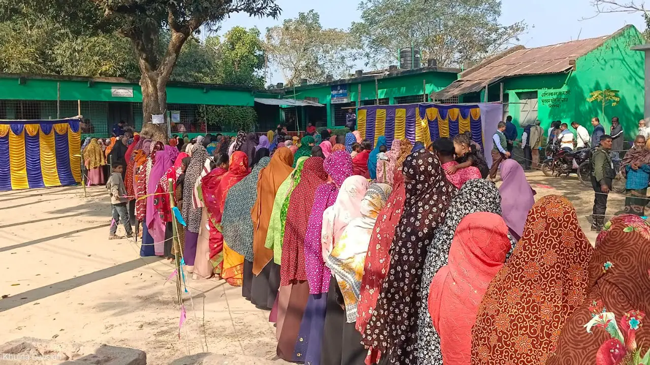 ঝিনাইদহে এক কেন্দ্রে দুই ঘণ্টায় পড়ল ১৪০০ ভোট