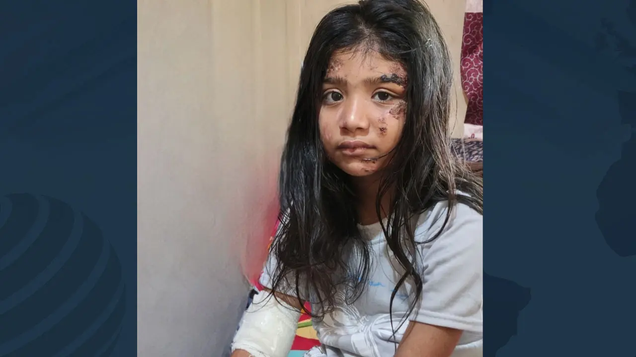 বাড়িতে ফিরেছে আহত ফাইজা, জানে না বাবা-মা ও দুই বোন বেঁচে নেই