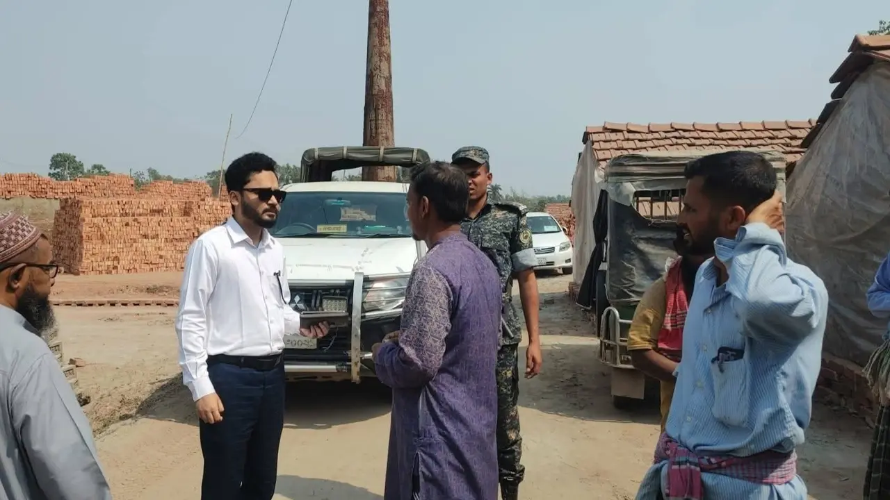 শ্যামনগরে অবৈধ মাটি উত্তোলন, দুই ইটভাটাকে ৬ লাখ টাকা জরিমানা