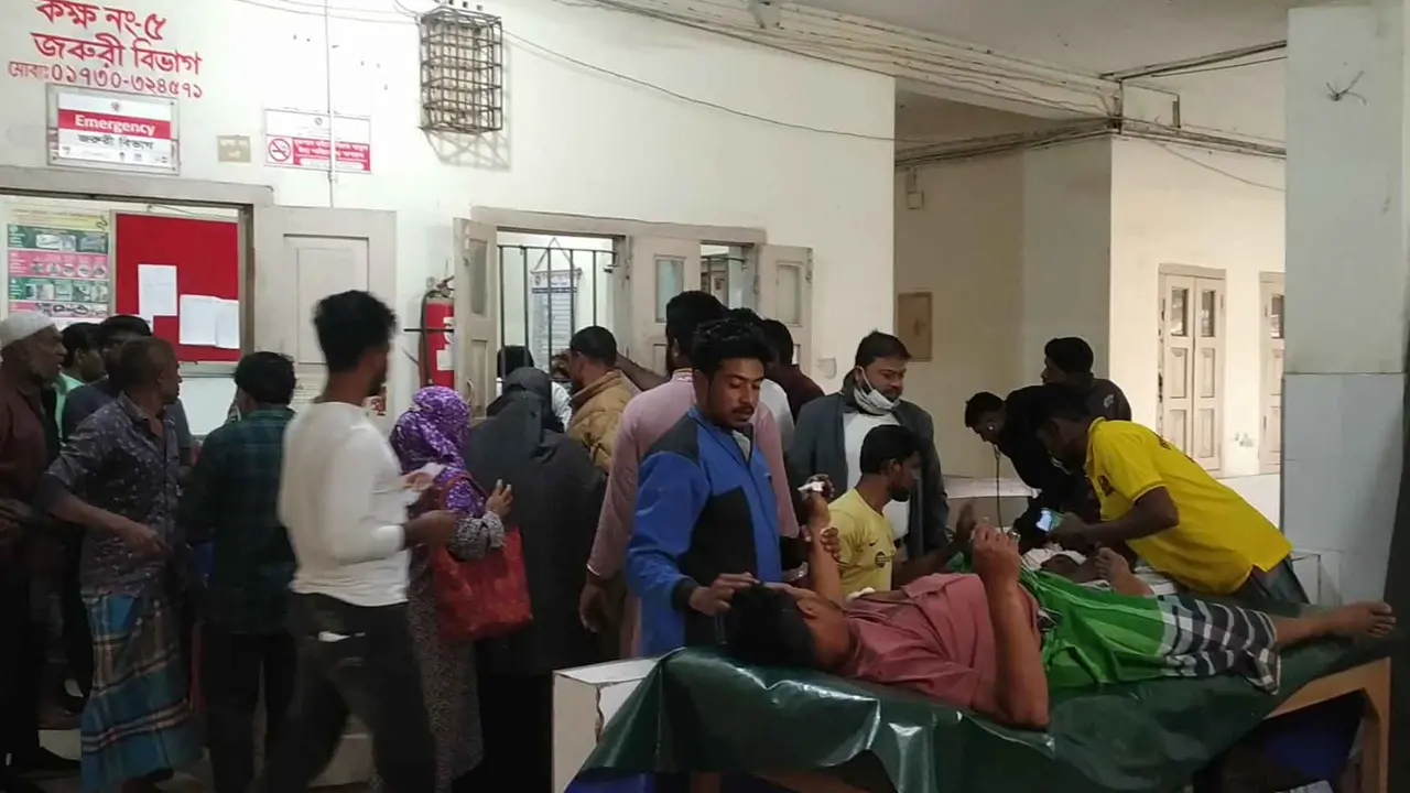 বাগেরহাটে নির্বাচন পরবর্তী পাল্টাপাল্টি হামলা-সংঘর্ষে নিহত ১, আহত ৯০
