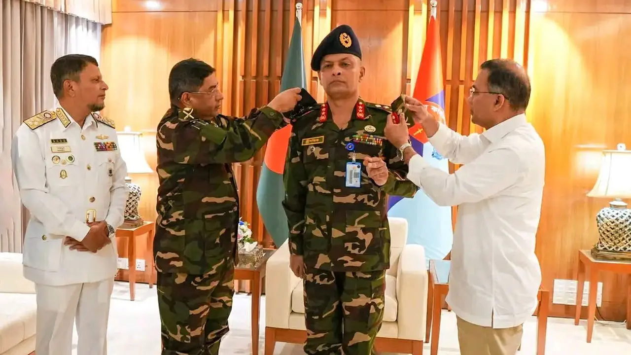 সশস্ত্র বাহিনী বিভাগের নতুন পিএসও লেফটেন্যান্ট জেনারেল মীর মুশফিকুর