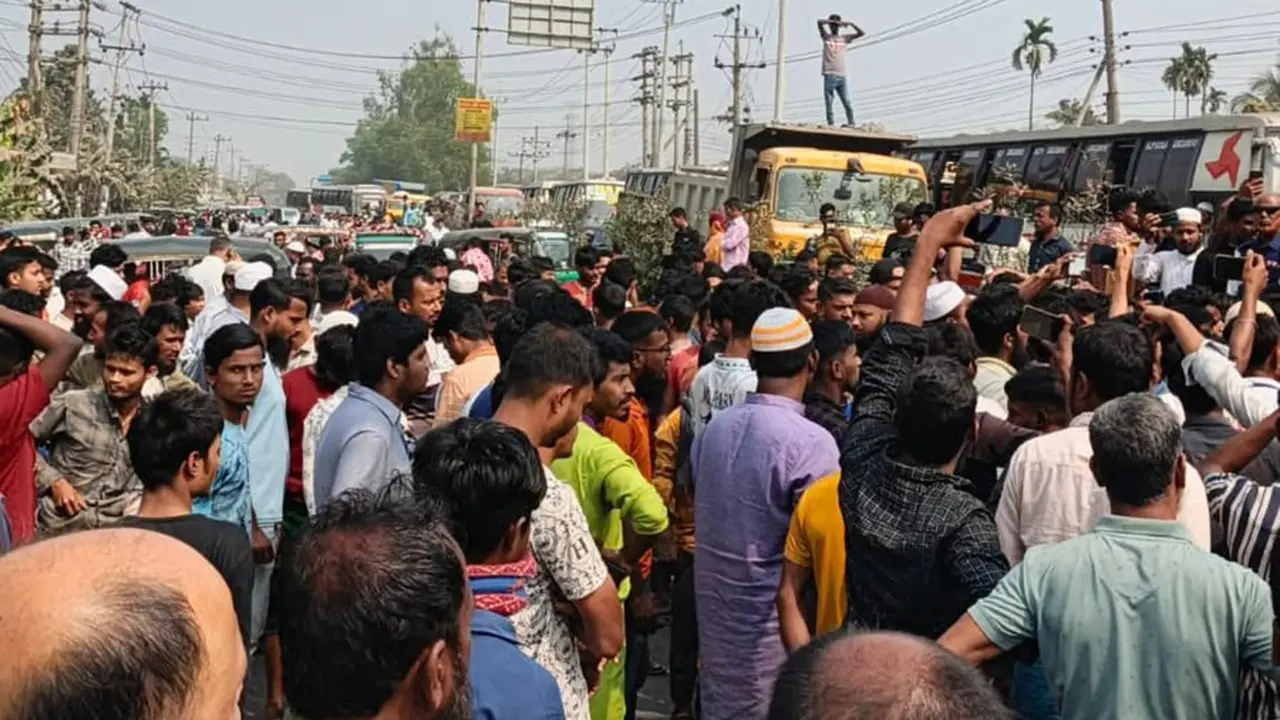 চাঁদা আদায়ের অভিযোগ, ঢাকা-ময়মনসিংহ মহাসড়ক অবরোধ