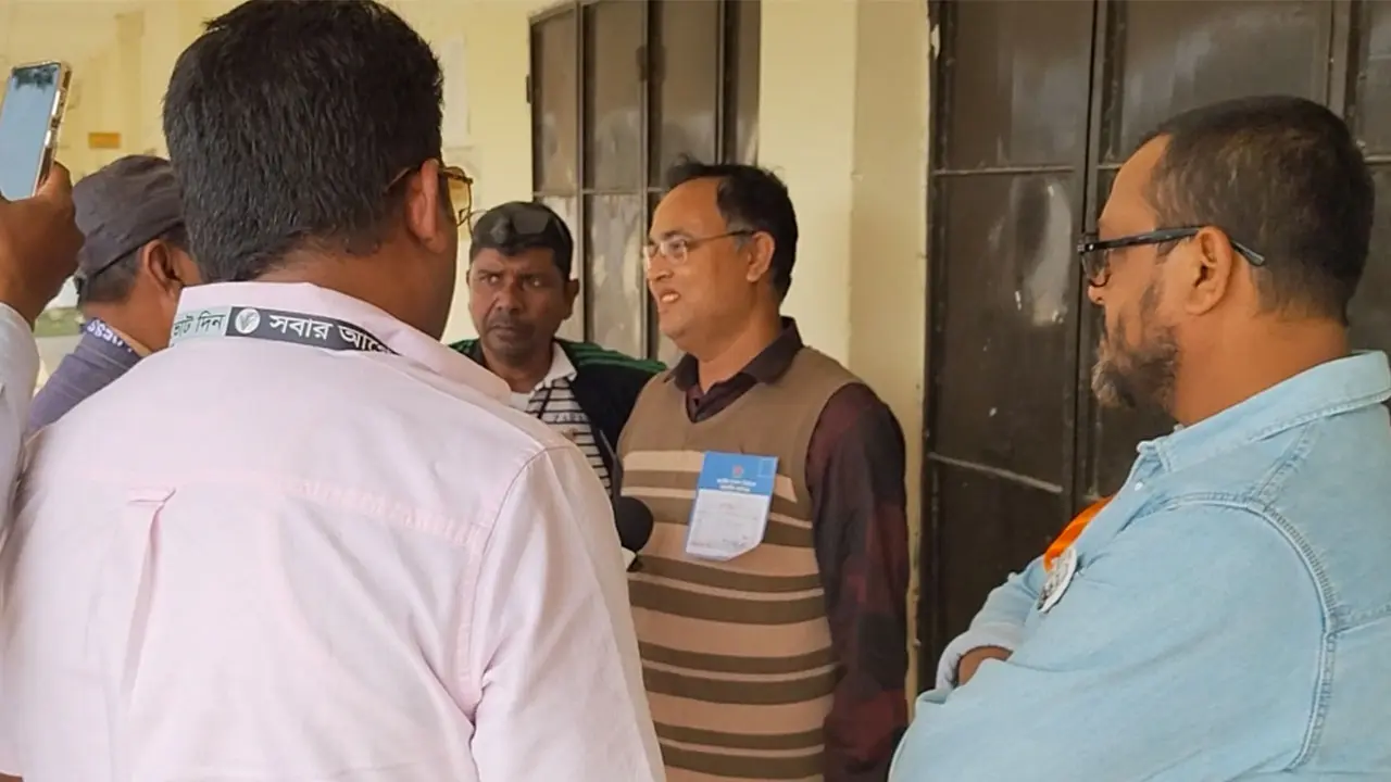 ফলাফল শিটে অগ্রিম স্বাক্ষর, প্রিজাইডিং অফিসারকে অবরুদ্ধ