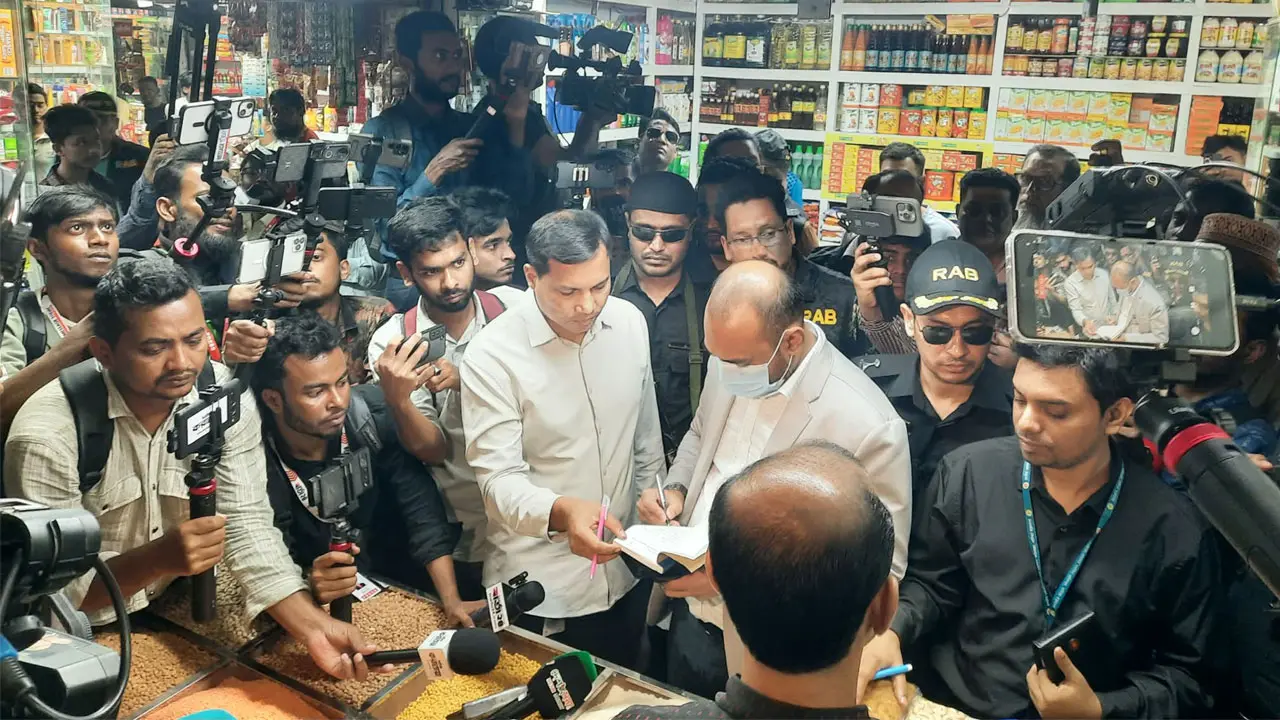 মোহাম্মদপুর কৃষি মার্কেটে র‌্যাব ও ভোক্তার অভিযানে ৫১ হাজার টাকা জরিমানা