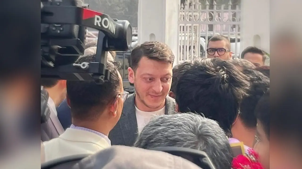 বাংলাদেশের খোঁজখবর রাখেন বিশ্বকাপজয়ী ওজিল