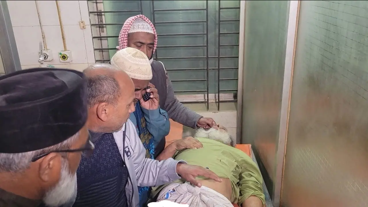 পাবনায় মসজিদ থেকে বের করে জামায়াত নেতা বীর মুক্তিযোদ্ধাকে কুপিয়ে জখম