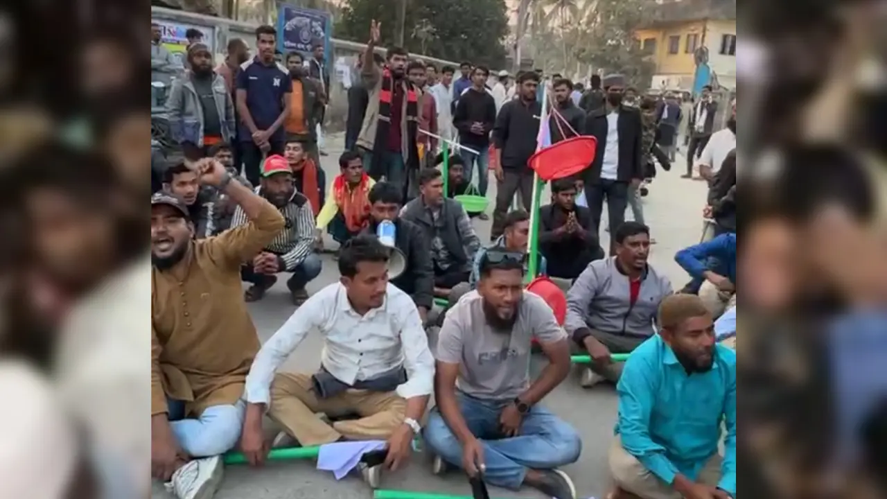 বাউফলে জামায়াত-বিএনপি সংঘর্ষ, ওসির প্রত্যাহার দাবিতে থানার সামনে অবস্থান