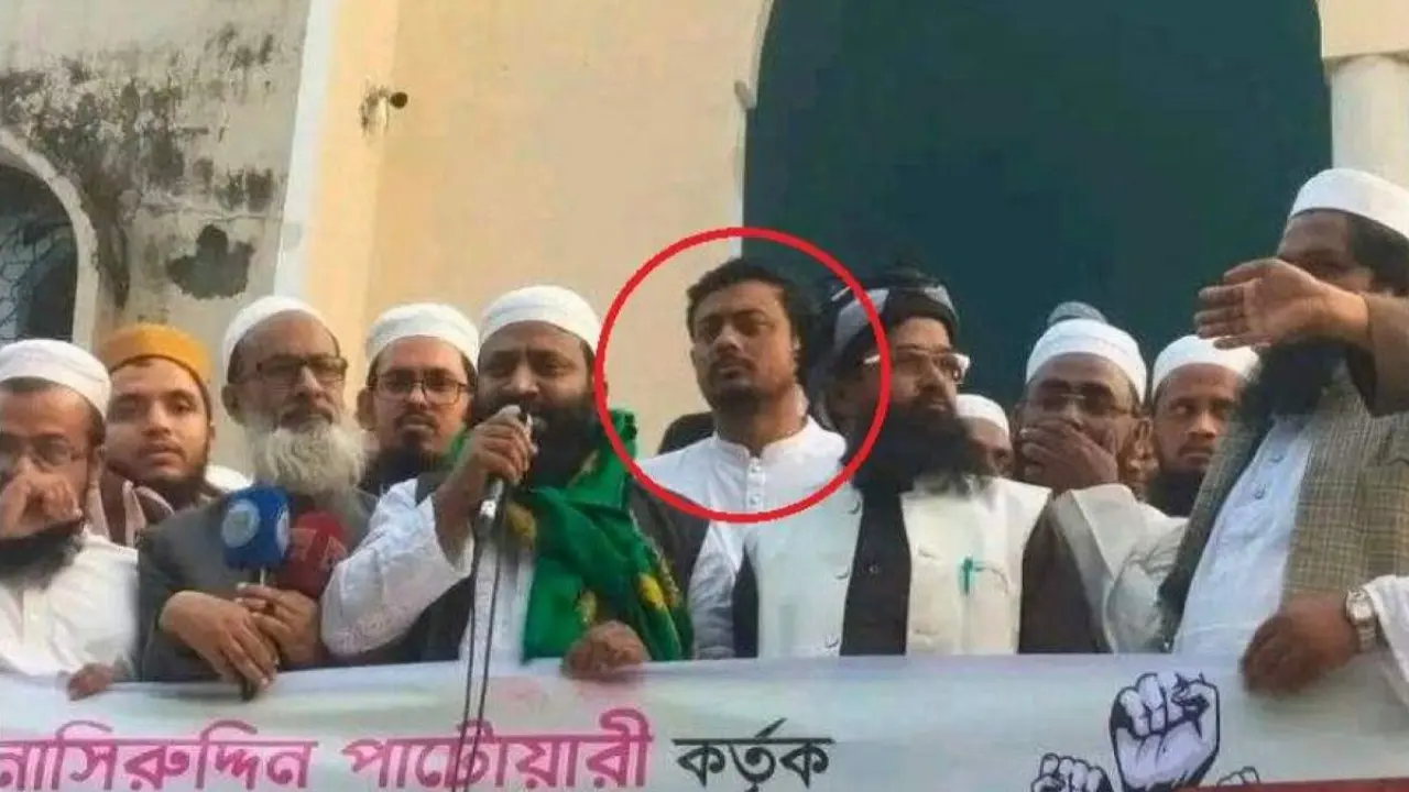 নিজের বিরুদ্ধে ডাকা বিক্ষোভে হাজির খোদ নাসীরুদ্দীন পাটওয়ারী