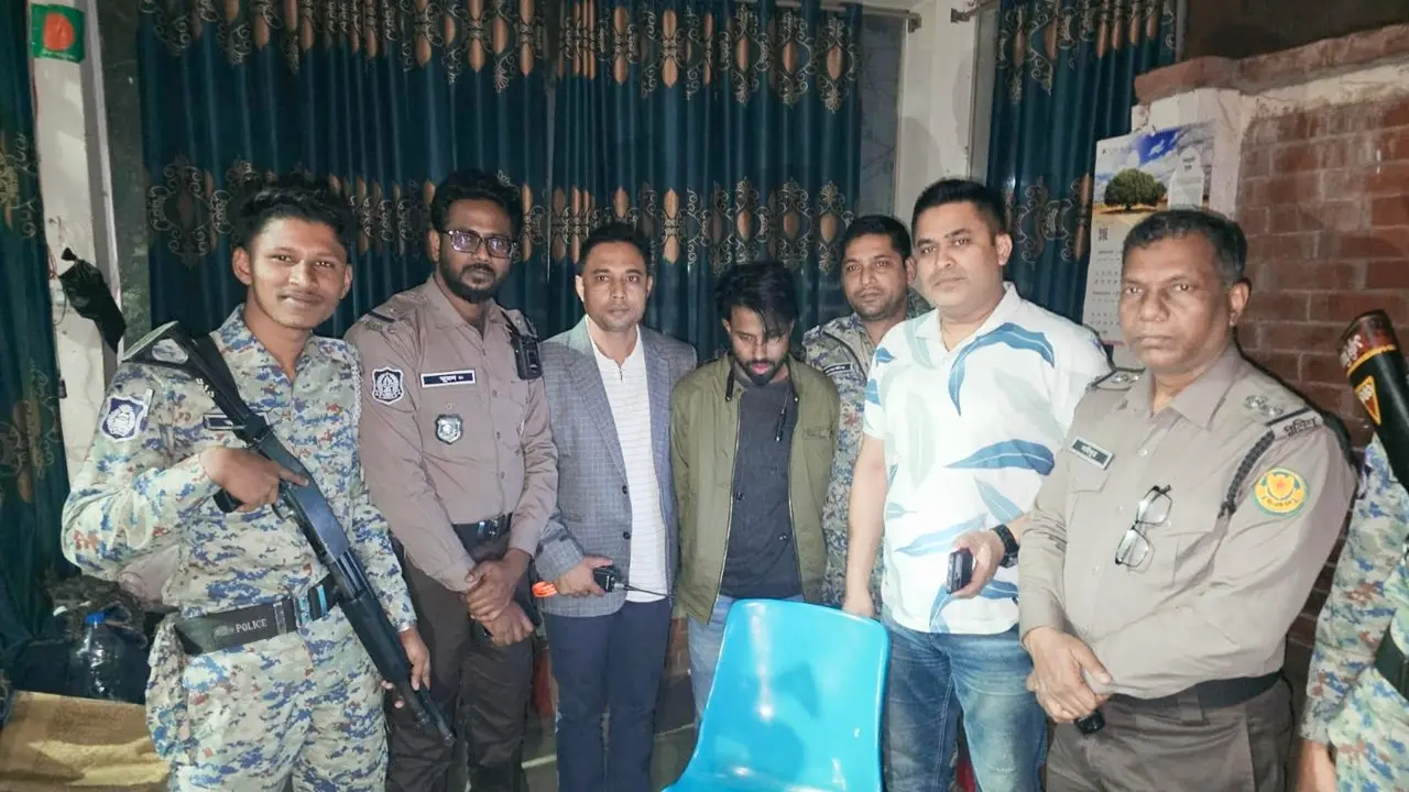 গুলশানে যুক্তরাষ্ট্রের তৈরি দুটি পিস্তল-১০ রাউন্ড গুলিসহ যুবক গ্রেপ্তার