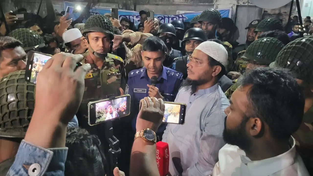 পুলিশের আশ্বাসে অবরোধ প্রত্যাহার করলেন জামায়াতের নেতাকর্মীরা