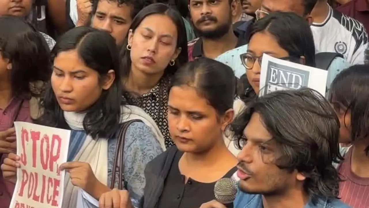 ডিসি মাসুদের বিরুদ্ধে ব্যবস্থা নিতে ঢাবি শিক্ষার্থীদের শাহবাগ থানা ঘেরাও